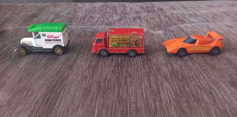 Продавам колекция Ферари от Шел и други.