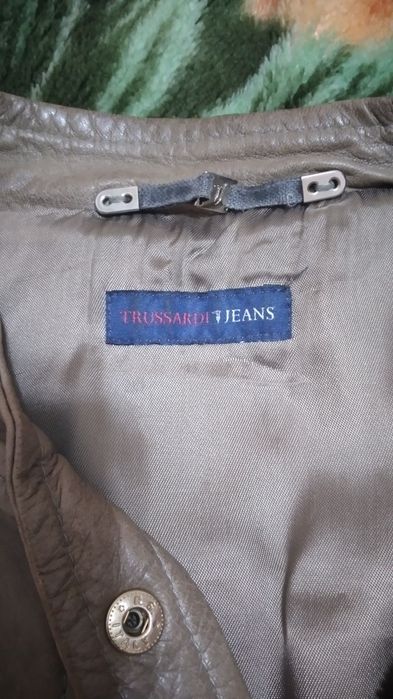 Продаю фирменную кожаную куртку trussardi