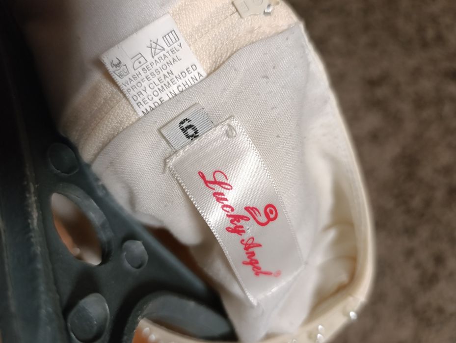 Продаю детское Нарядное платье