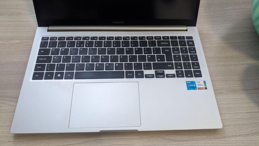 Samsung Book 2 ноутбук сотилади