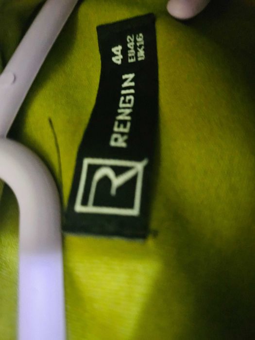 Зелена рокля за повод