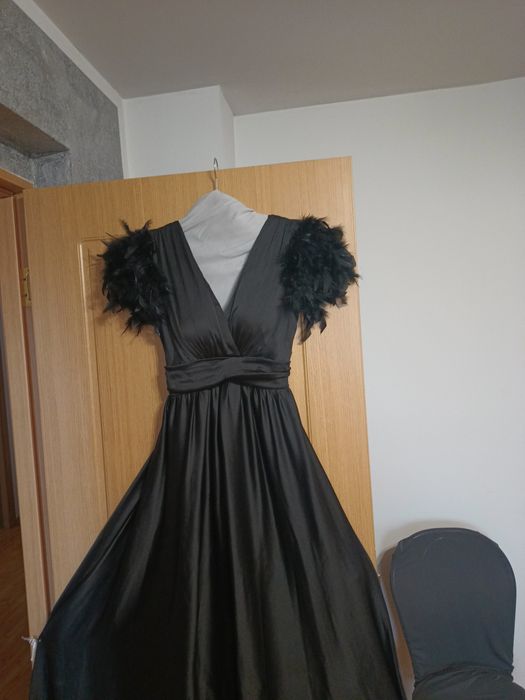 Rochie de ocazie lungă , din mătase neagră.