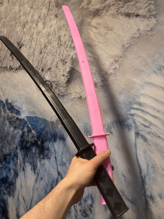 Продам новые складные игрушечные катаны