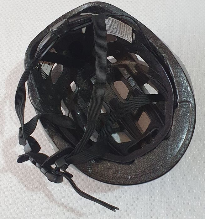 Vând cască de bicicletă