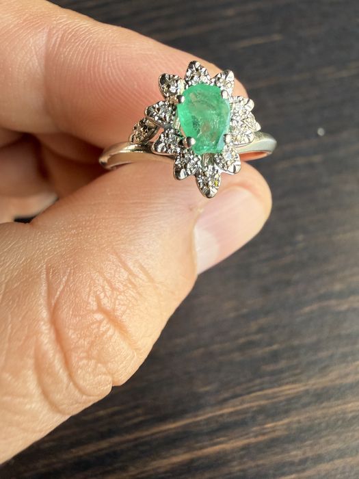 Inel aur 18 k smarald si diamante naturale