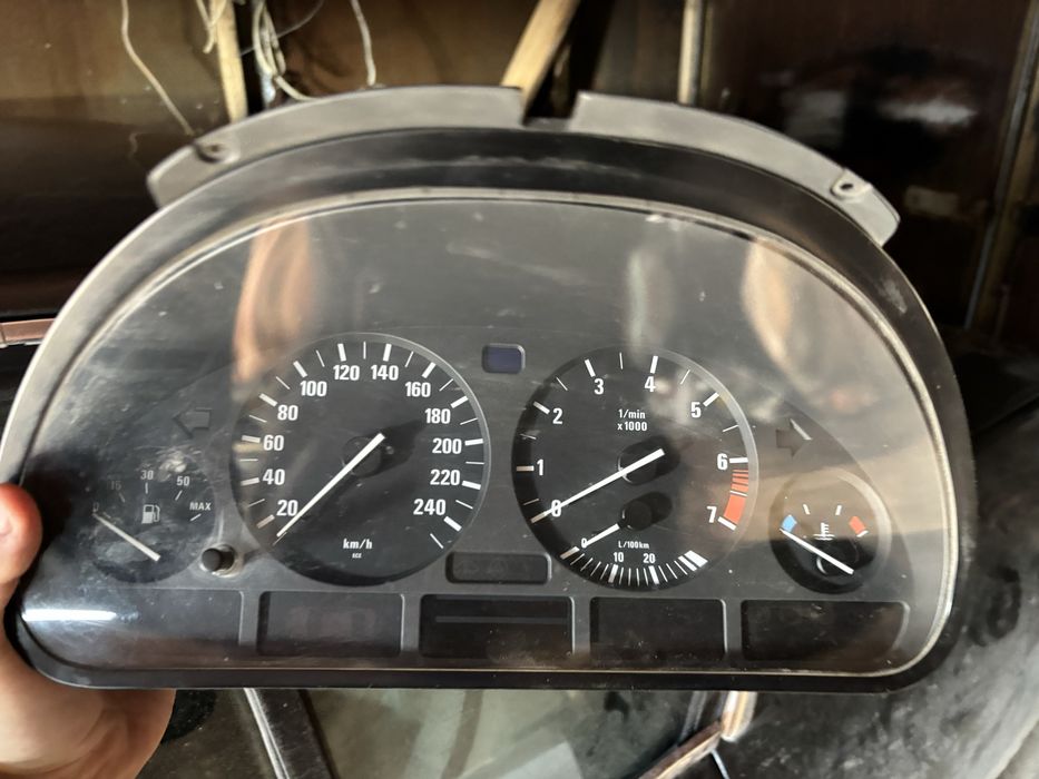 Продам приборку е39