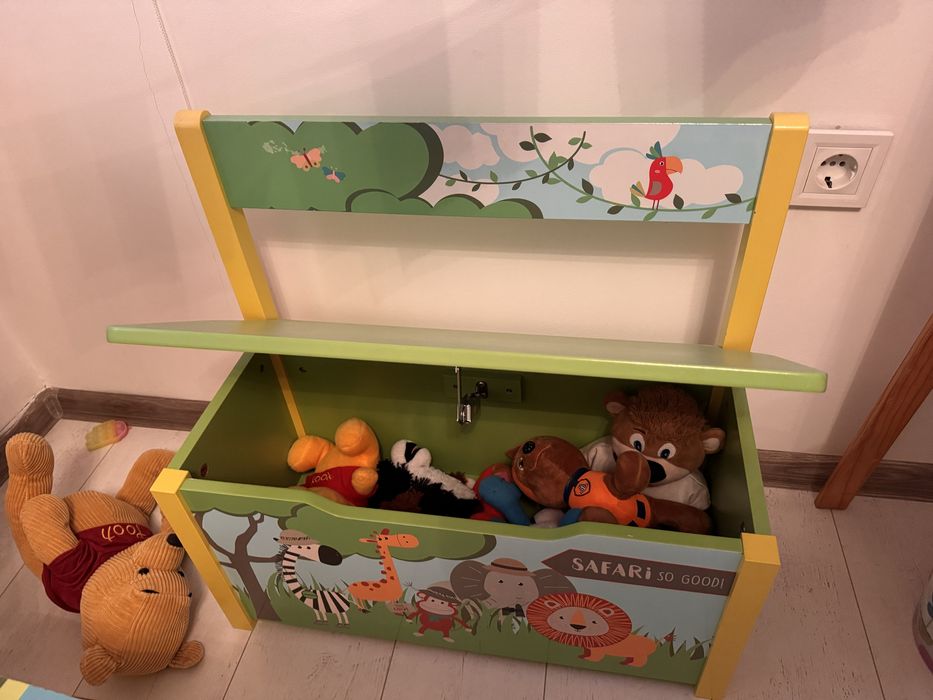 Меби за детска стая от Лидъл- маса, 2стола, етажерка, ракла, табуретки