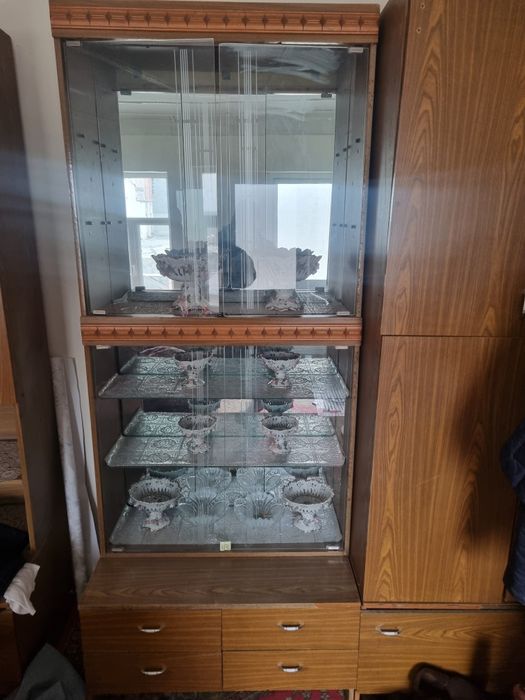 Mebel stenka rangi jigarang