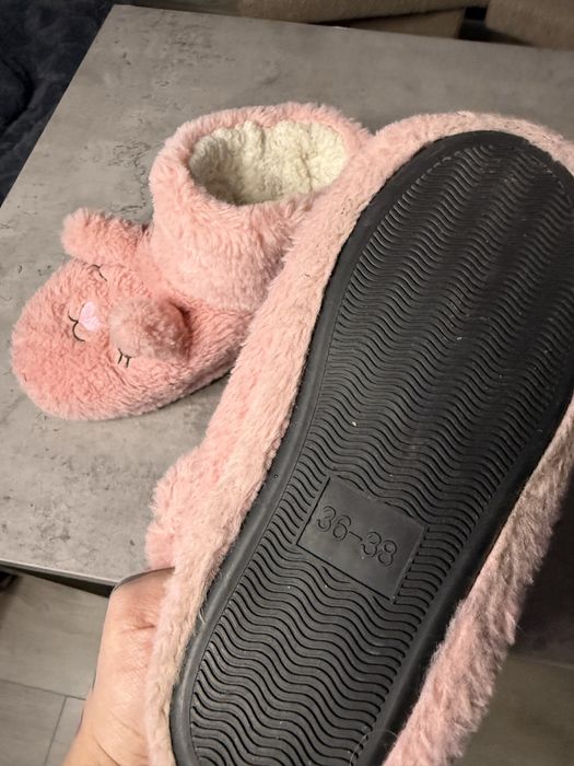 Пухкави женски пантофи
