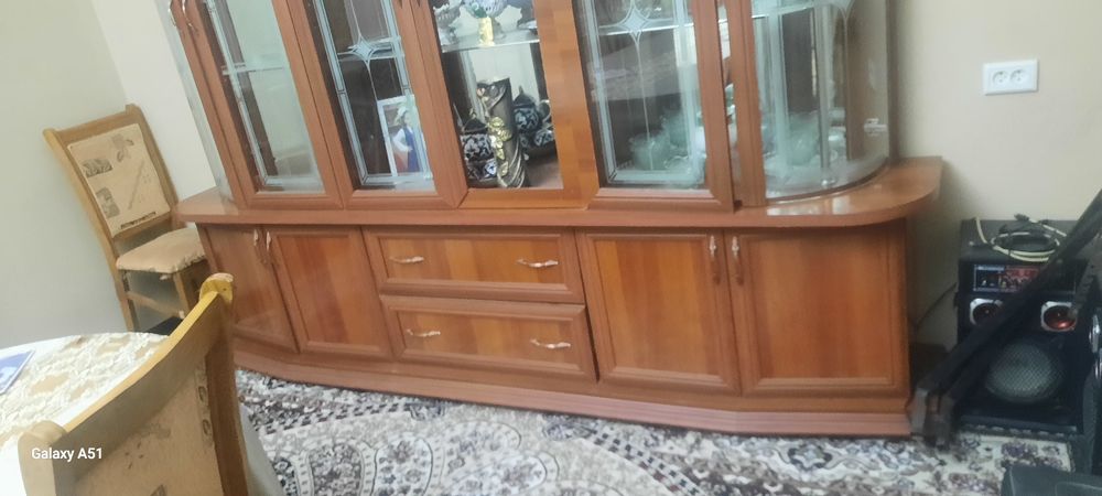 Стенка сотилади. Стенка