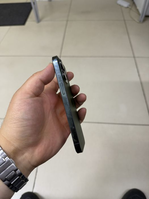 Продам iphone 13 pro 1t (терабайт)