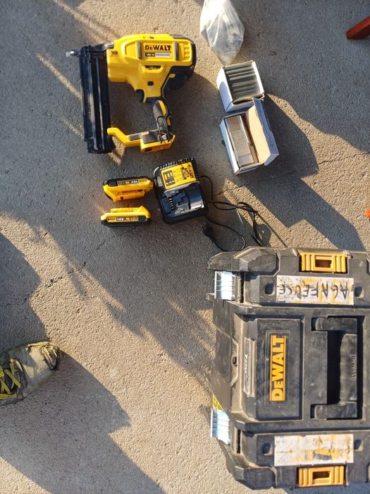Pistol cuișoare  Dewalt DCN680D2 18V