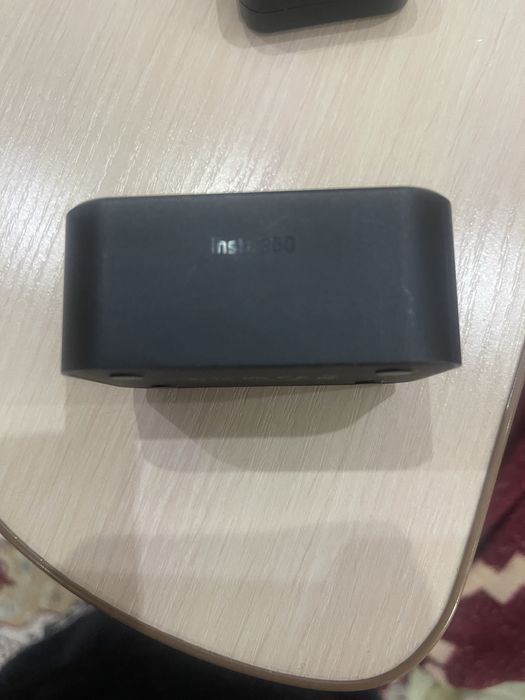 Аккумуляторы insta 360 и зарядное устройство Insta360