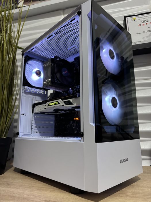 Геймърски компютър Intel i5 7500/GTX1070/12 Ram/256 ssd/500GB HDD/600W