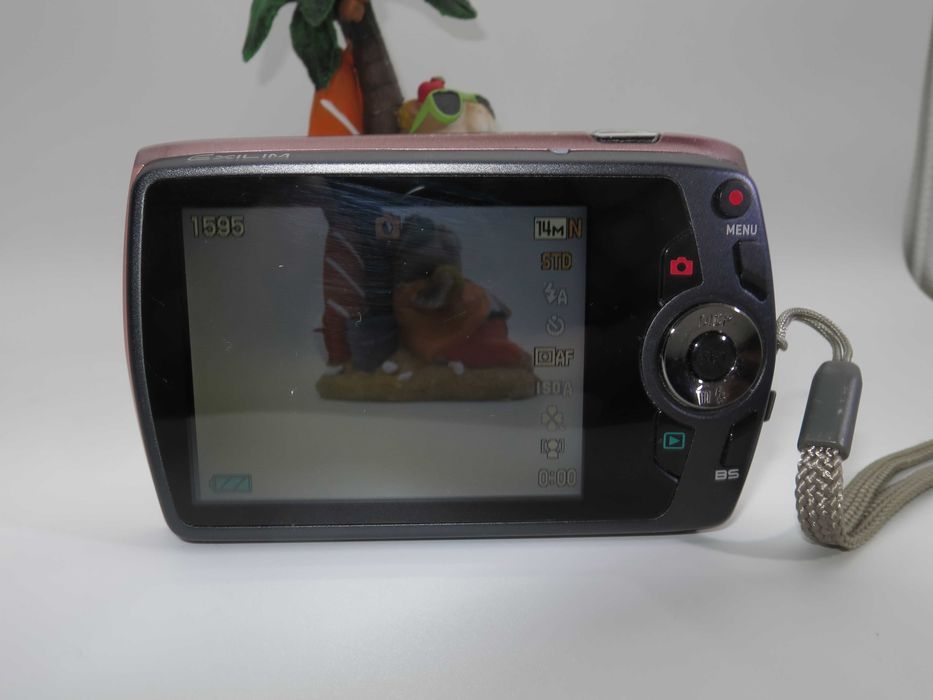 Casio EX X370 улта компактен цифров фотапарат, дигитална камера розов цвят, като НОВА, пълен комплект, тествана и работи отлично!