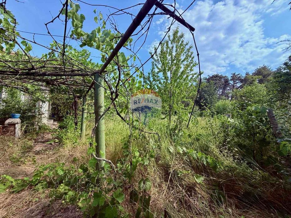 Парцел с къща,ток и вода за продажба, общ.Балчик, Я.И.