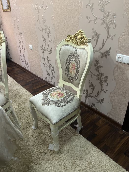 Продаю стол стулья