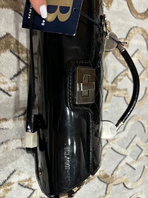 Малка дамска чанта.