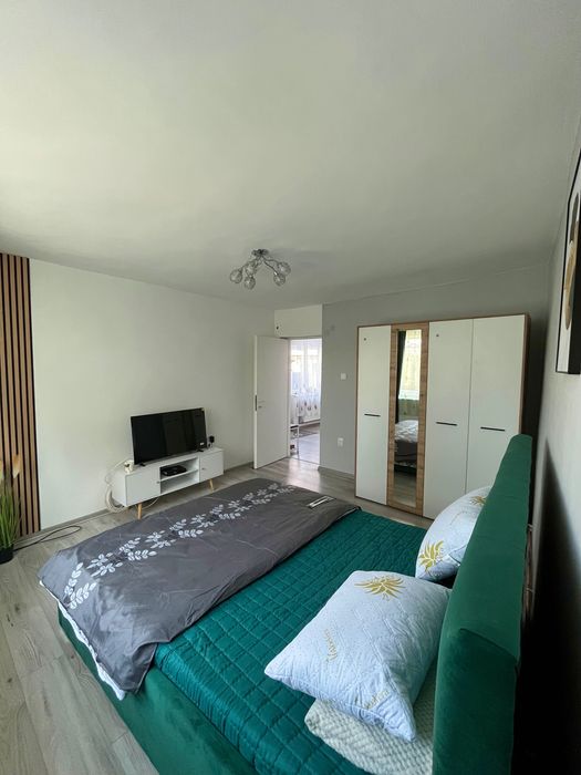 Inchiriez CASA+curte