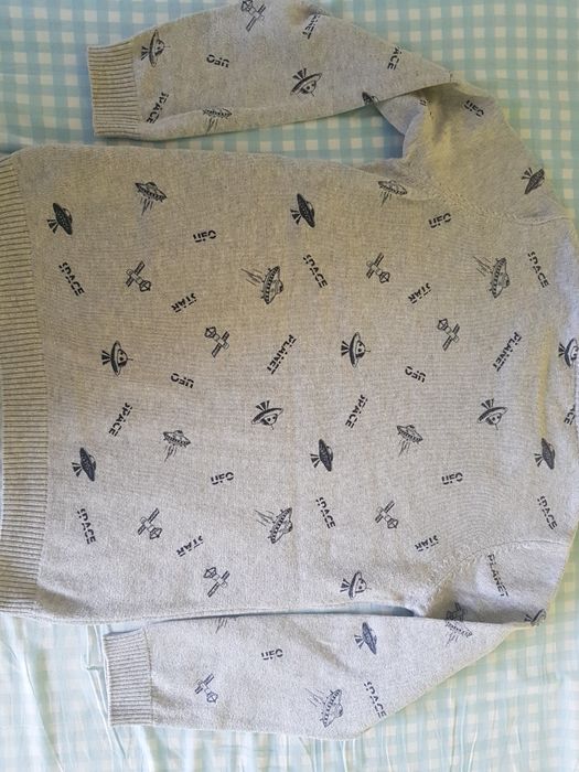 Продават детски памучен пуловер