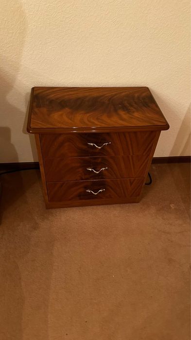 Продам спальный горнитур.