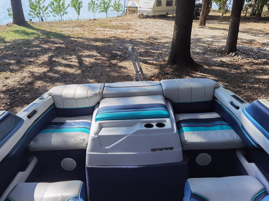 Barca de agrement Bayliner Capri 3.0