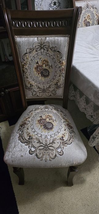 Стол со стульями