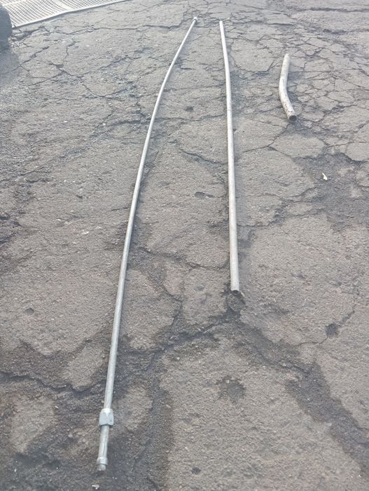 Две трубки одна из нержавейки вторая алюминиевая