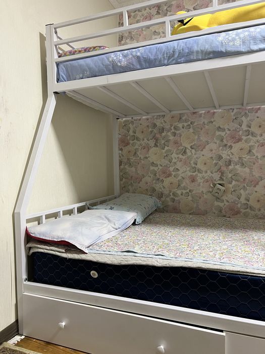 2 ярусная кровать.