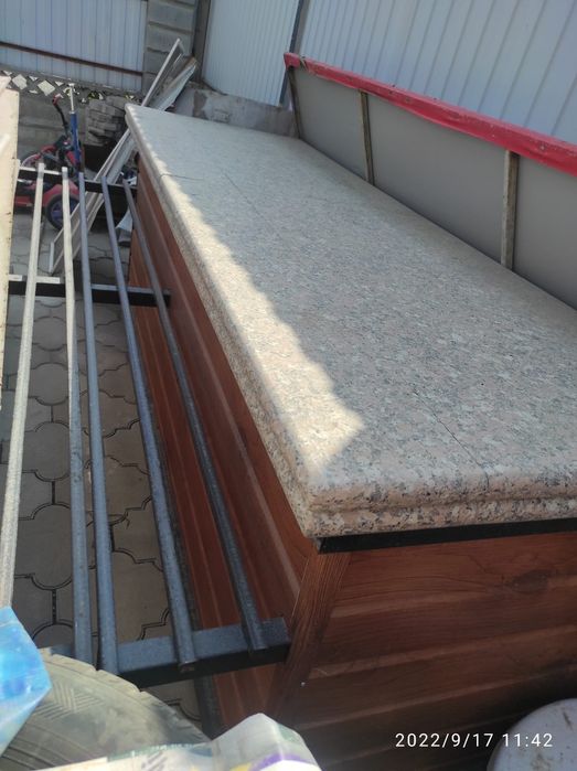 Мраморный стол для торговли