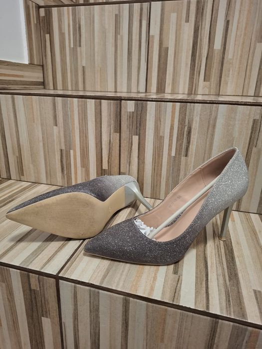 Pantofi cu toc/ ghetuțe