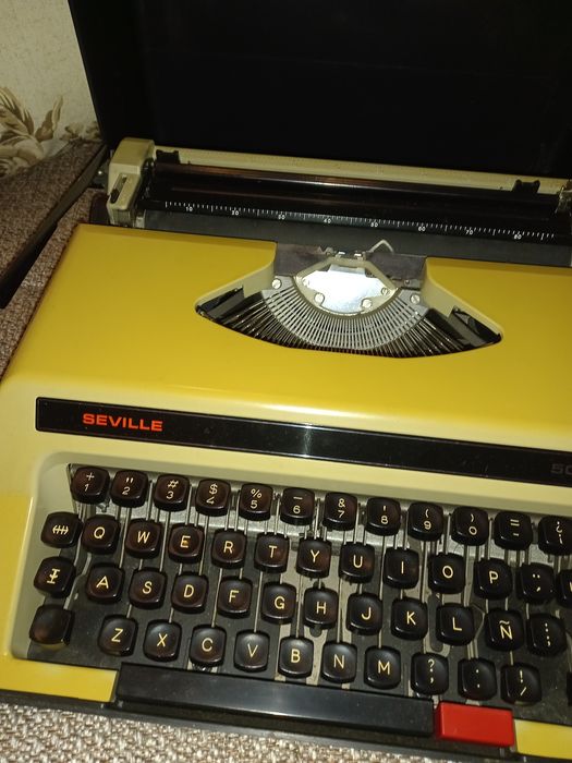 Mașină de scris ,veche