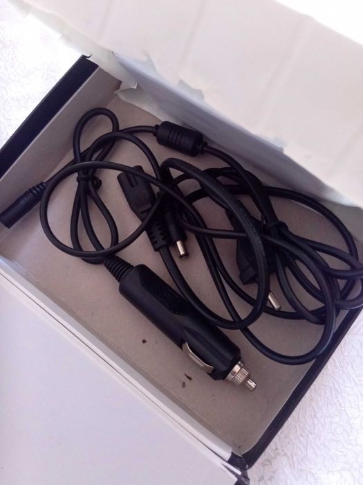 Зарядно с различни накрайници Adaptor USB Car for laptop