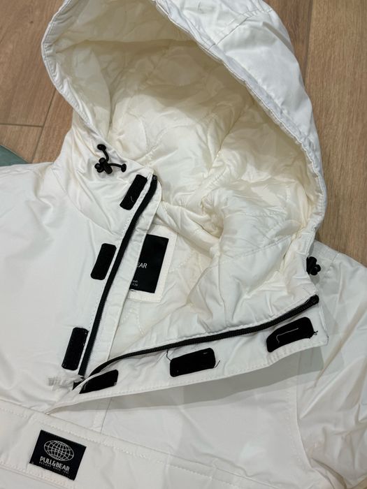 Продам белую куртку худи (кенгуру) Pull&Bear
