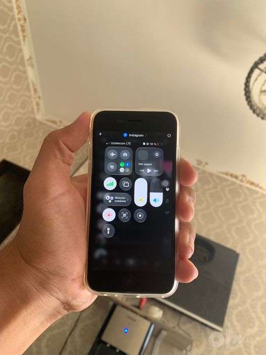 iPhone SE 2022  white 128 gb