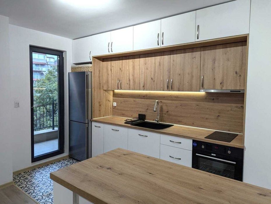 Дава се под наем Двустаен апартамент в София, Център - 72 кв.м за 510 € - Снимка #1