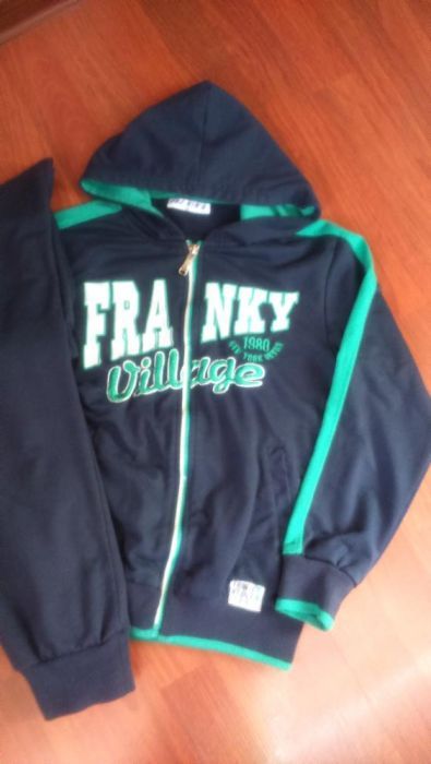 Спорни екипи,блузи,зимно яке,ватирани дънки,ватирано горнище