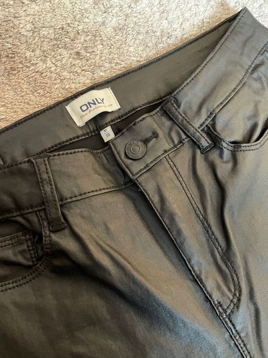 Pantaloni piele Only
