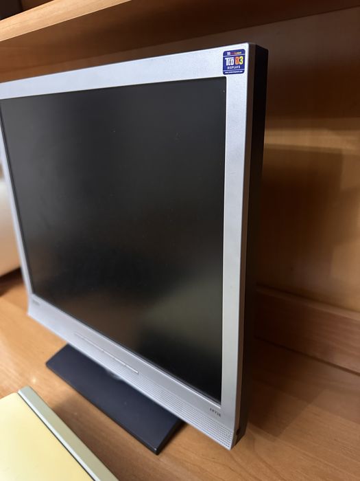 Монитор рабочий от BENQ.