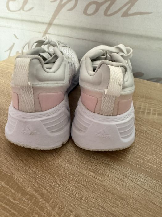 Дамски маратонки adidas
