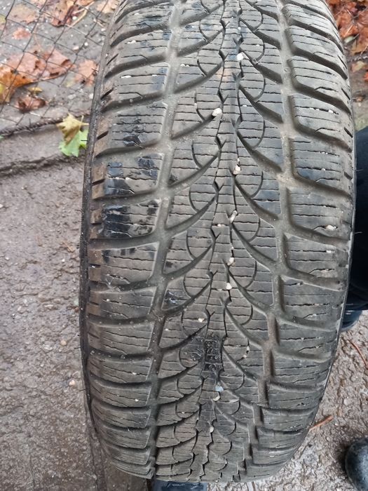 Vând jante te golf 4 anvelope de iarna 300€ folosite 1 sezon