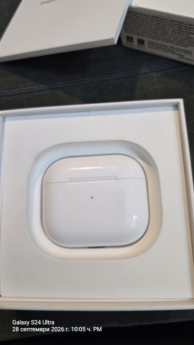 безжични слушалки Apple AirPods (3-то поколение).