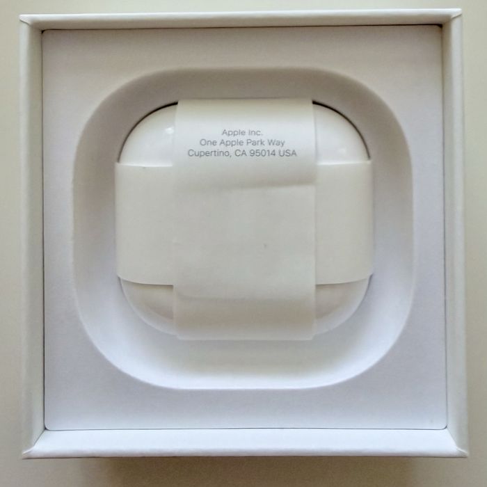 Слушалки Apple AirPods 4, Active Noise Cancellation.