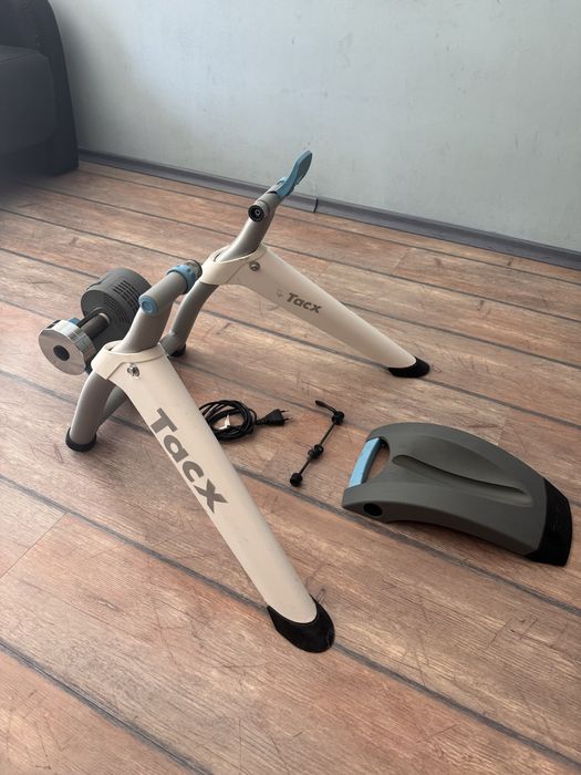 Велотренажор Tacx Flow Smart T2240