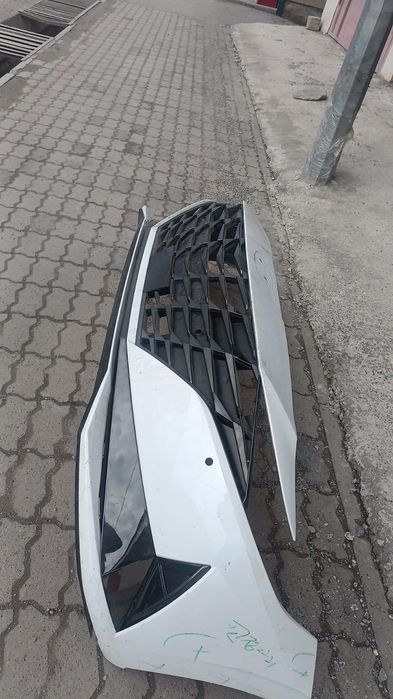 На сарента крышка багажа