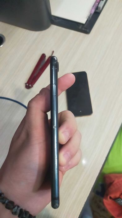 Продам айфон 7 и 8
