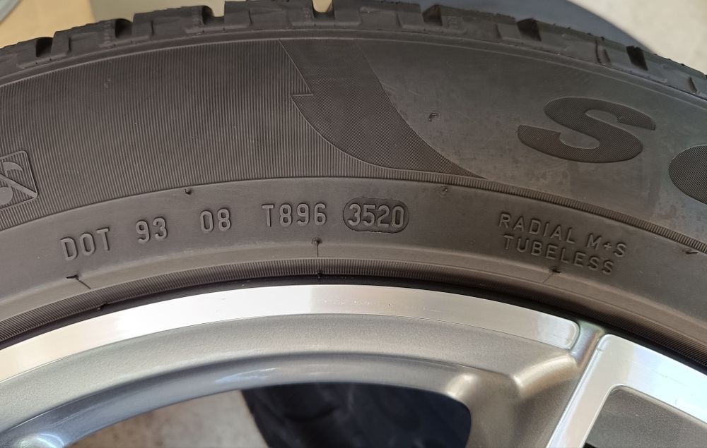 Оригинални джанти с гуми зимни 19 цола за Mercedes GLC дот 2020г