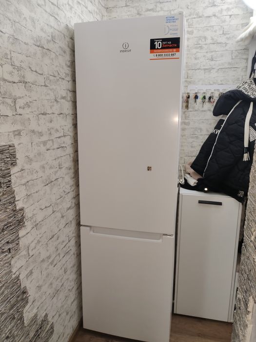 Продаю холодильник Indesit