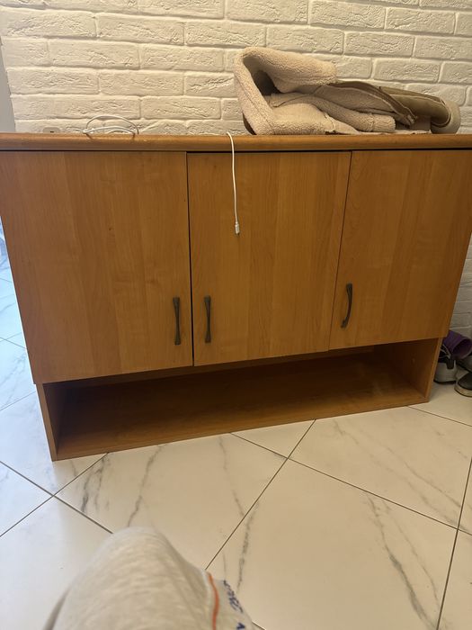 Отдам даром подвесной шкаф ,2 тумбы