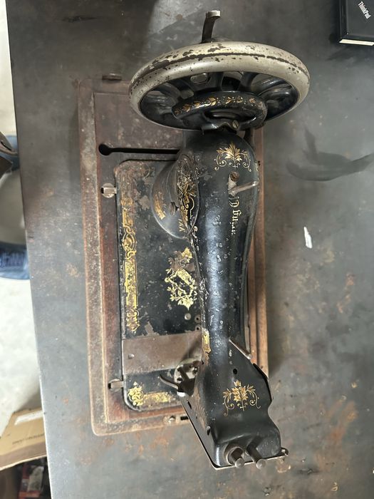 Антична шевна машина Singer модел 28K